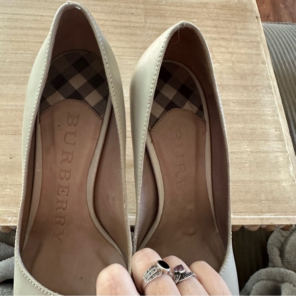 Burberry heels size 38 Euro.EUC.Tiny indent on right shoe. (see pics) - Picture 8 of 10